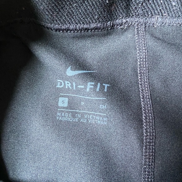SOLD- Nike Leggings - Picture 4 of 4